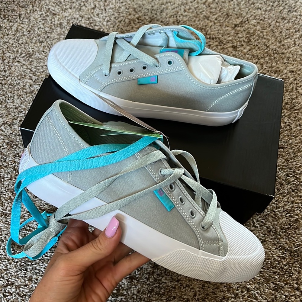 NWT manual RT C&c womens grey & blue DC shoe - 9.5